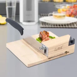 Biltong & Jerky-skärare, guillotin med ek-skärbräda och träbas, hushållsmodell, beige