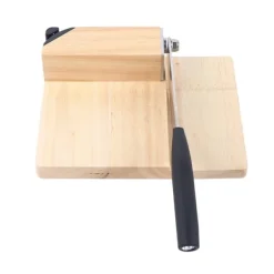 Biltong & Jerky-skärare, guillotin med ek-skärbräda och träbas, hushållsmodell, beige