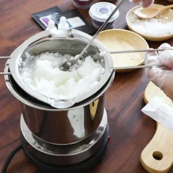 Chokladvaxsmältare i metall