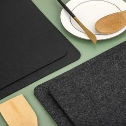 Grytlappar & Grillvantar-4-delade halkfria värmebeständiga mattor för köksapparater, bänkskydd för airfryer, tvättbara filt- och silikonmattor, 12 x 17 tum, svarta