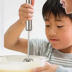 Vispar-Äggvisp i rostfritt stål Halvautomatisk äggvisp Handskjut roterande vispmixer för blandning av mjölkskummare gräddtillverkning