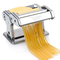 Hemgjord pasta- och raviolimaskin med tillbehör - stort set