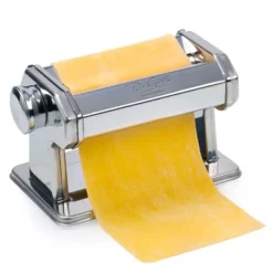 Hemgjord pasta- och raviolimaskin med tillbehör - stort set