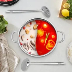 Hot Pot/Fonduegryta - Delad Yin-Yang - 32 cm - 304 Rostfritt Stål - Med Skedar - Militärgrön