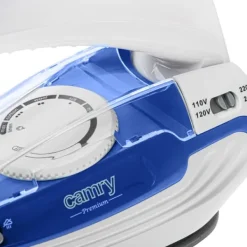 Kompakt resestrykjärn med ångfunktion och fällbart handtag