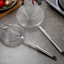 Hålslevar-Lång silsked i rostfritt stål för säker och skållningsfri köksmatlagning