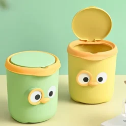 Mini papperskorg med lock Söt tecknad design Plastbänkskiva med lock för bord sängbord skrivbord kontor gul