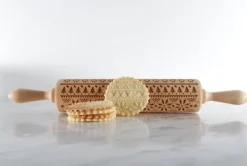 MoodForWood Träkavel, Graverad, 43 cm med Handtag, Perfekt för Bakning - Norskt Mönster