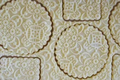 MoodForWood Träkavel, Graverad, 43 cm med Handtag, Perfekt för Bakning - Spetsmönster