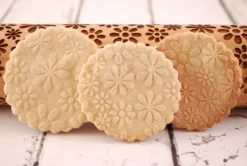 MoodForWood Träkavel, Graverad, 43 cm med Handtag, Perfekt för Bakning - Flower Power Blommönster