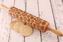 MoodForWood Träkavel, Graverad, 43 cm med Handtag, Perfekt för Bakning - Flower Power Blommönster