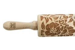 MoodForWood Träkavel, Graverad, 43 cm med Handtag, Perfekt för Bakning - Mönster med Vildrosor