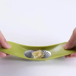 Joseph Joseph Pressa vitlök - - Vitlökspress - Stål - 18.5 x 3 x 4 cm - Grön