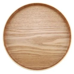 Serveringsbricka i trä för teservis och heminredning