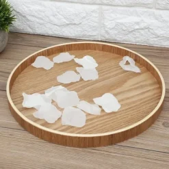 Serveringsbricka i trä för teservis och heminredning