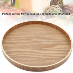 Serveringsbricka i trä för teservis och heminredning