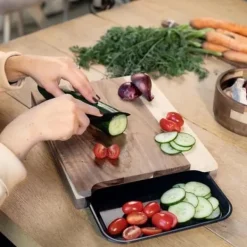 Skärbrädor-Skärbräda - LIVOO - MES155 - FSC akaciaträ - 36,5 x 27,5 cm - Avtagbar droppbricka