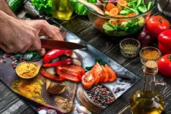 SKÄRBRÄDA I GLAS 52x40 KRYDDOR