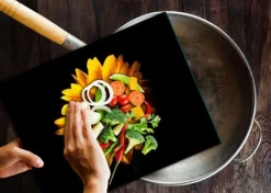 Karottunderlägg-SKÄRBRÄDA I GLASPLATTA 52x40 BLOMMA