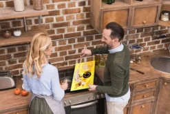 SKÄRBRÄDA I GLASPLATTA 52x30 KAFFE