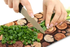 Skärbrädor-SKÄRBRÄDA I GLASPLATTA 52x30 TRÄ