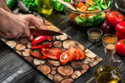 Skärbrädor-SKÄRBRÄDA I GLASPLATTA 52x30 TRÄ