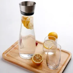 Transparent akryl juicekanna med lock - 1,2L kapacitet