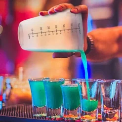 Drinkshakers & Drinkverktyg-Transparent anti-läckage PC Resin Cocktail Shaker Mixer med Scale Bar Tool (700 ml)