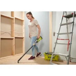 Ryobi Handdammsugare-18V handdammsugare - - RHV18F-0 - 4,24 kPa - 0,85 m3/min - 600 mL uppsamlare - Utan batteri med spaltverktyg & borste