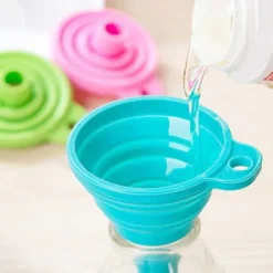 Vikbar kökssilikontratt för flytande överföring av vattenflaskor - livsmedelskvalitet, slumpmässig färg