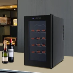 Vinkylar-Vinkyl, 46 liters kapacitet, Temperaturområde 8–18°C, 5 justerbara hyllor, Tyst drift vid 38 dB, Härdat glasdörr