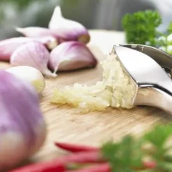 Vitlökspress - Professionell - Zinklegering - Enkel rengöring - Ergonomisk design - 15,8 cm