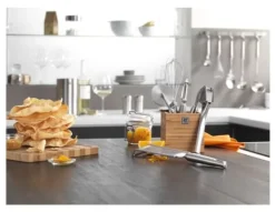 ZWILLING PRO - Osthyvel - 22.8 cm - silver